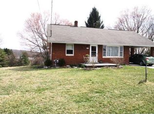 204 Hilltop Dr, Lewisburg, WV 24901