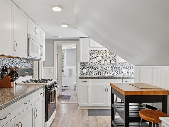 5th image of 40 Carroll St