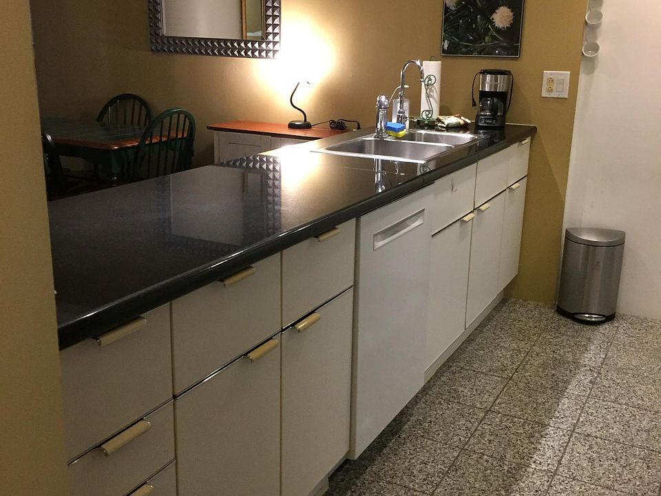 Full kitchen