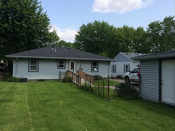 Fenced Back Yard / Garage