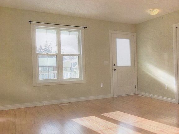 3rd image of 4811 52nd Ave
