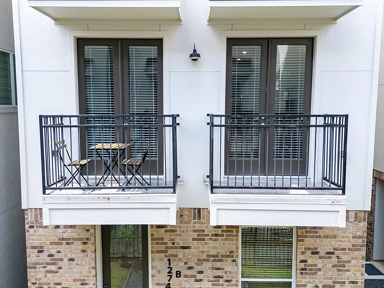 1274 N Post Oak Rd #B — Photo 3