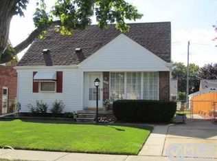 9880 Park Ave, Allen Park, MI 48101
