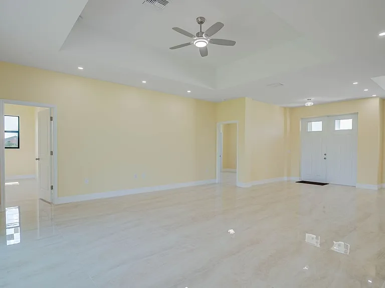 637 Cardinal St E — Photo 29