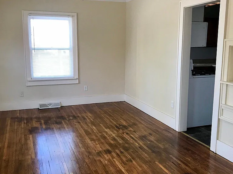 114 Vine St — Photo 4