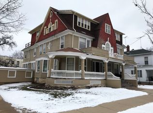70 S Chapel St, Elgin, IL 60120