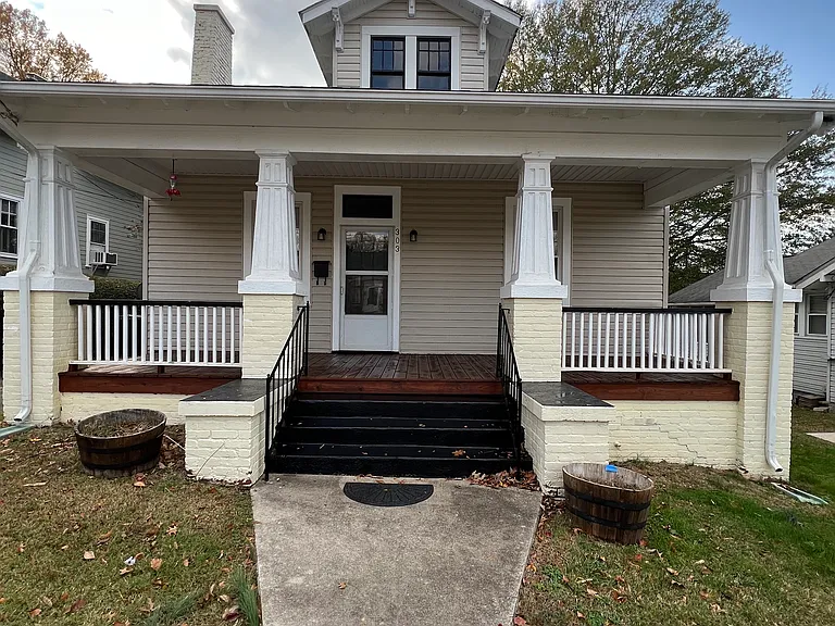 Robertson Ave — Photo 1