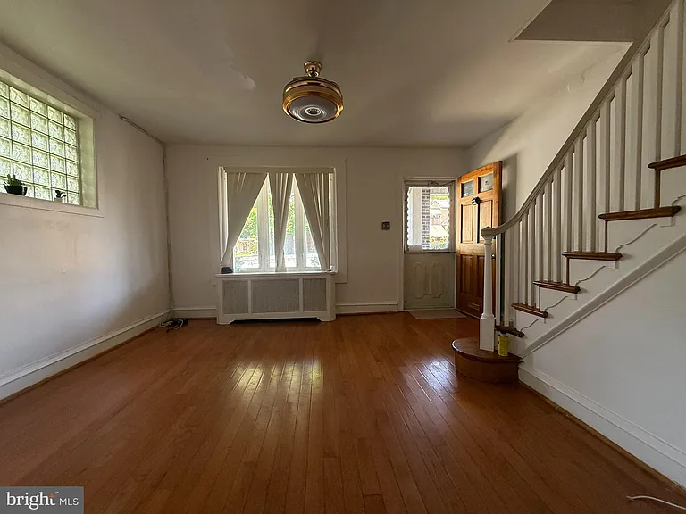 300 Devereaux Ave — Photo 5