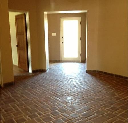 4th image of 209 Downey Ave