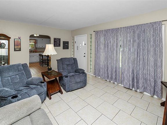 5th image of 1638 E Elm Rd