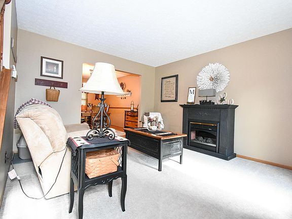 3rd image of 453 Oak Meadow Dr