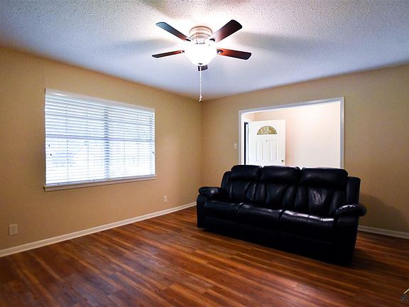 4th image of 3601 Silverwood Dr