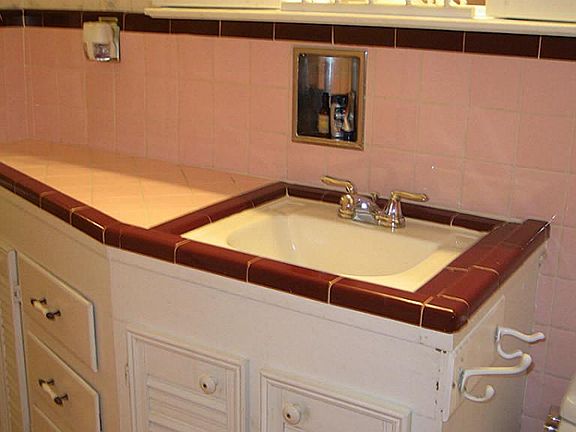 Guest bathroom.