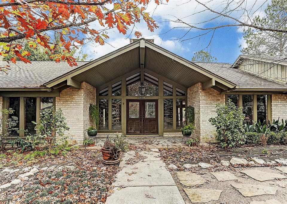 1st image of 215 Cove Creek Ln