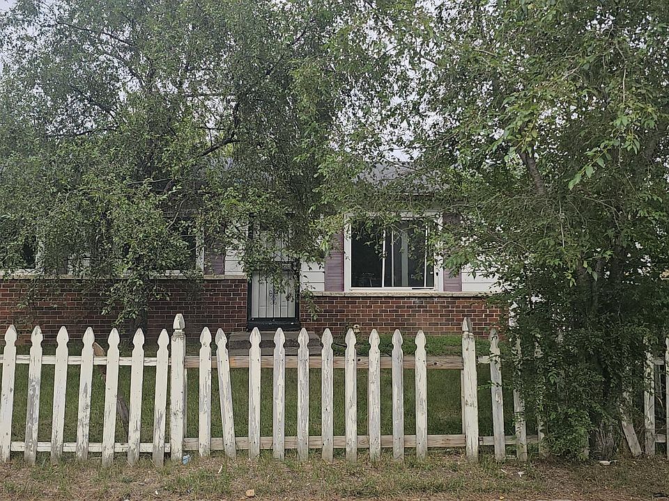 1st image of 1327 Andrea St