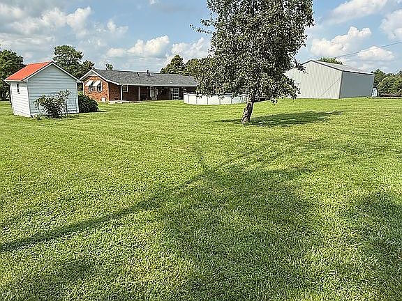 4th image of 806 Blacklake Rd
