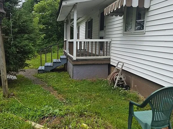 87 Golden St, Parkersburg, WV 26104