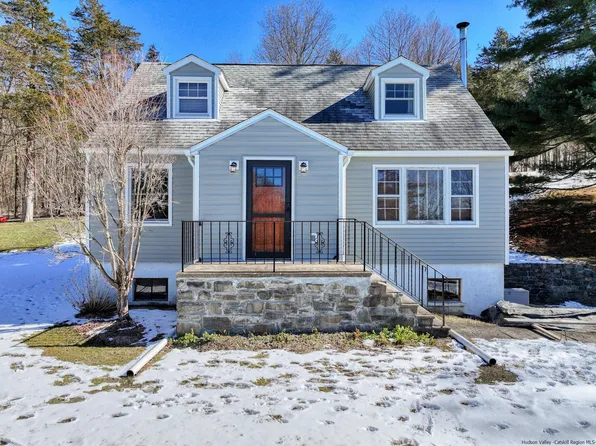 376 N Elting Corners, Highland, NY 12528