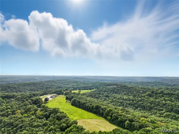 3 Hallard Ln, Cedar Hill, MO 63016