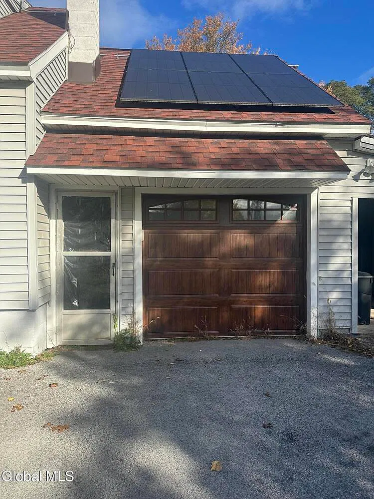 4 bed, 2.0 bath, 1837 sqft, $2,500 — Photo 1