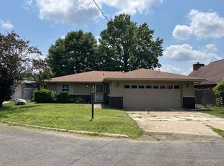 2 Beachcomber Pl, Pekin, IL 61554