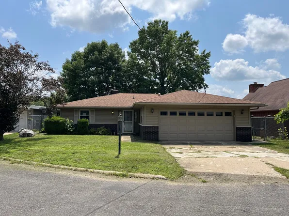 2 Beachcomber Pl, Pekin, IL 61554