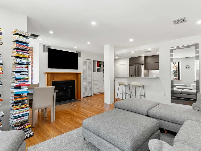 84 Gainsborough St — Photo 4