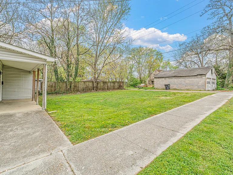 605 Spruce St NE — Photo 17