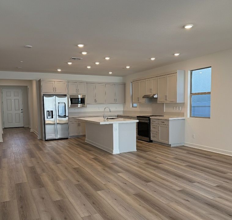 living room/kitchen