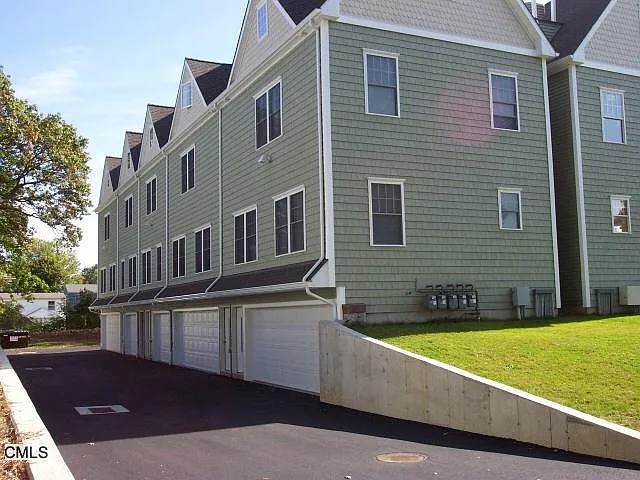 Building Photo - 44 Ferris Gln