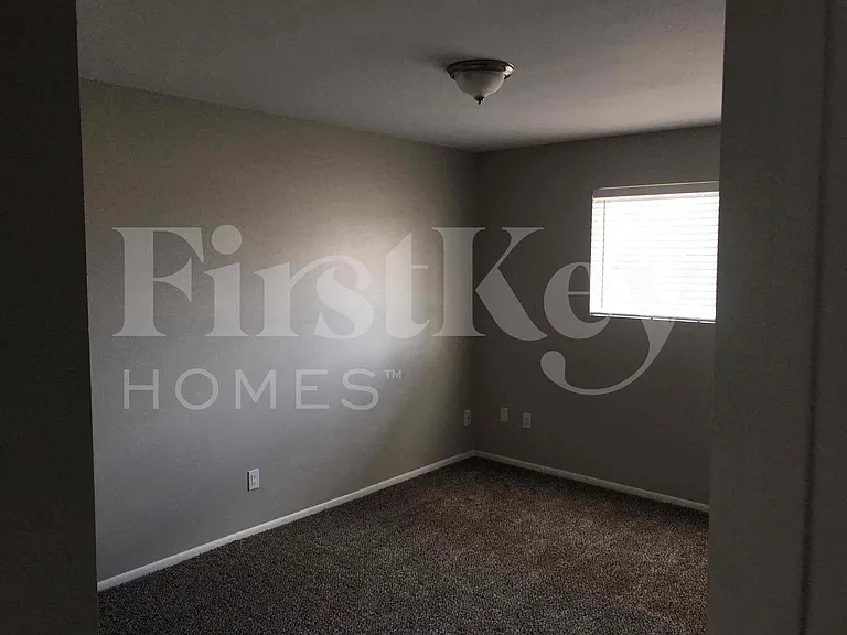 4809 W Laurel Ln — Photo 12