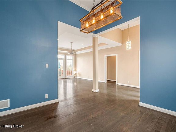 5th image of 469 Oak Tree Way
