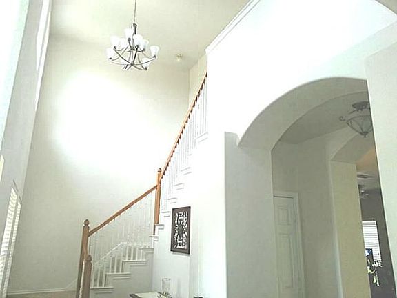 5th image of 1001 Vista Ct