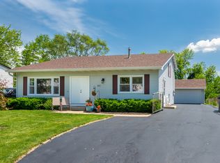 511 Deerpath Dr, Lindenhurst, IL 60046