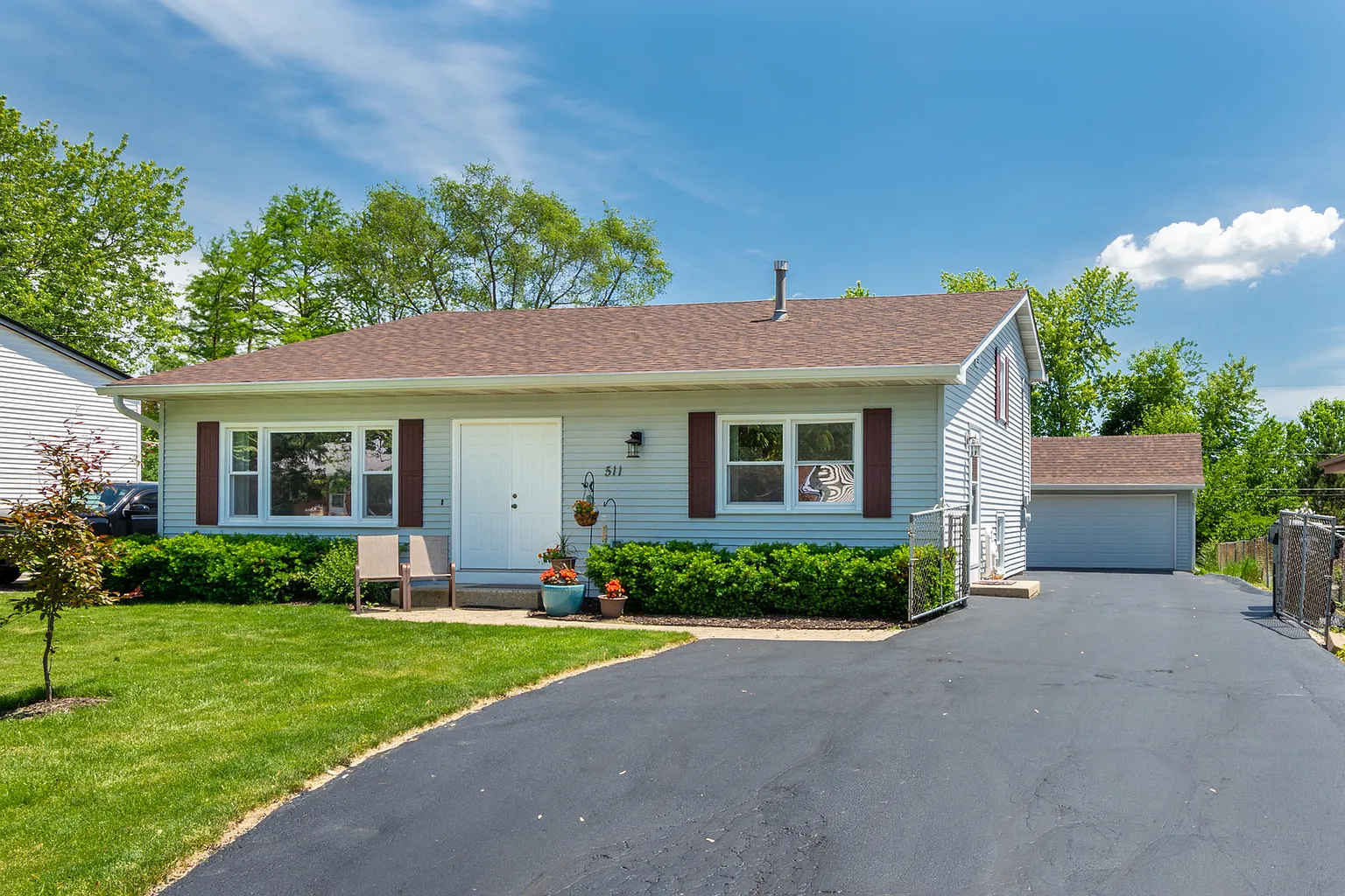 511 Deerpath Dr photo 1