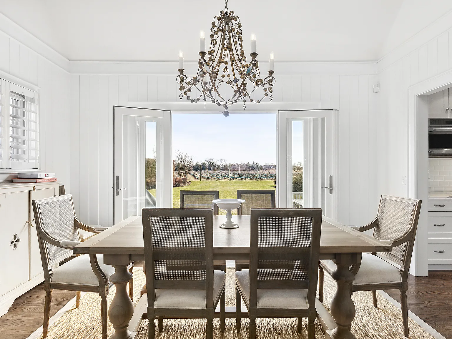 Exquisite Vineyard living with Sunset Views in Water Mill — Photo 4