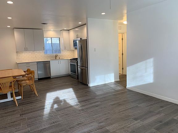 Family room / kitchen - open concept