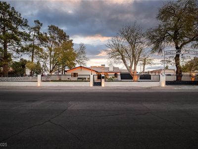 5700 N Torrey Pines Dr, Las Vegas, NV, 89130