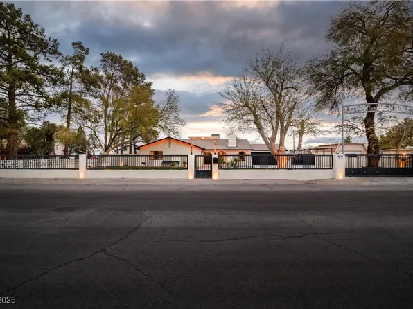 5700 N Torrey Pines Dr, Las Vegas, NV 89130
