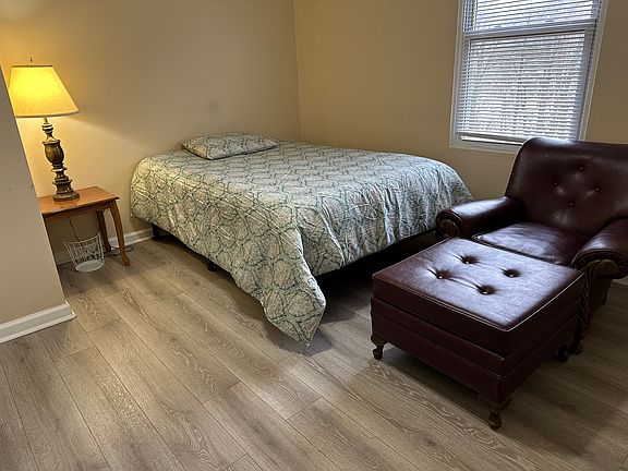 2nd image of 217 Cedarmont Cir