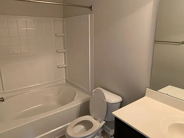 3 bed, 3.5 bath, 1760 sqft, $800 — Photo 1