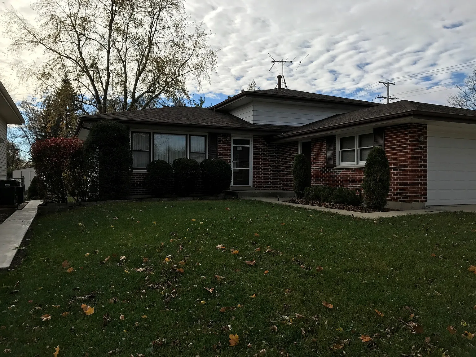 809 E Marshall Ct photo 1