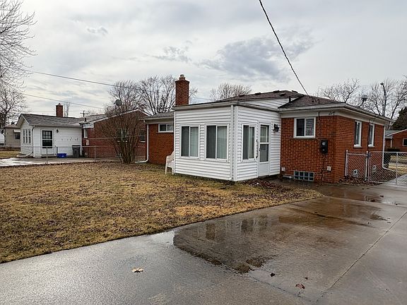 4th image of 21208 Danbury St