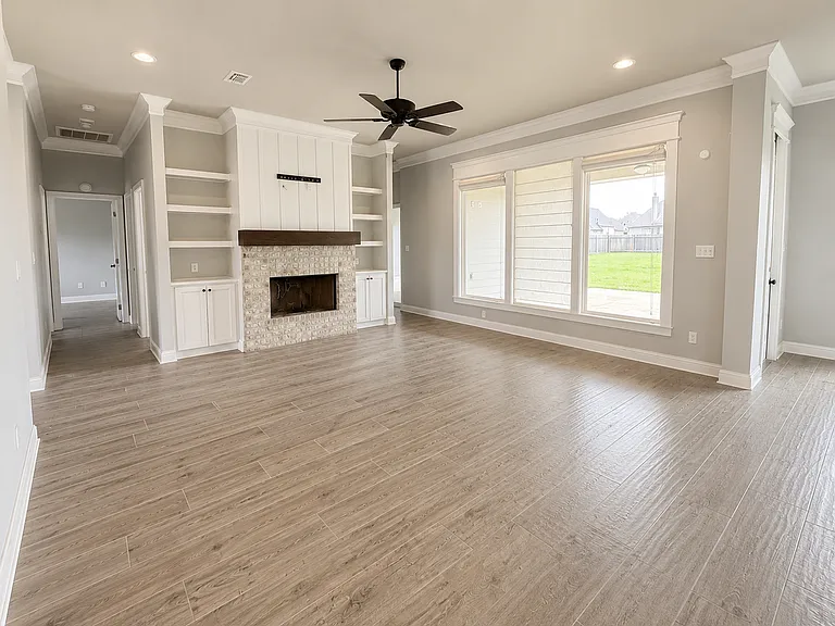 904 Chisolm Trl — Photo 2