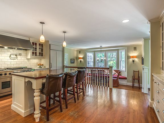 kitchen w/ dining for 8