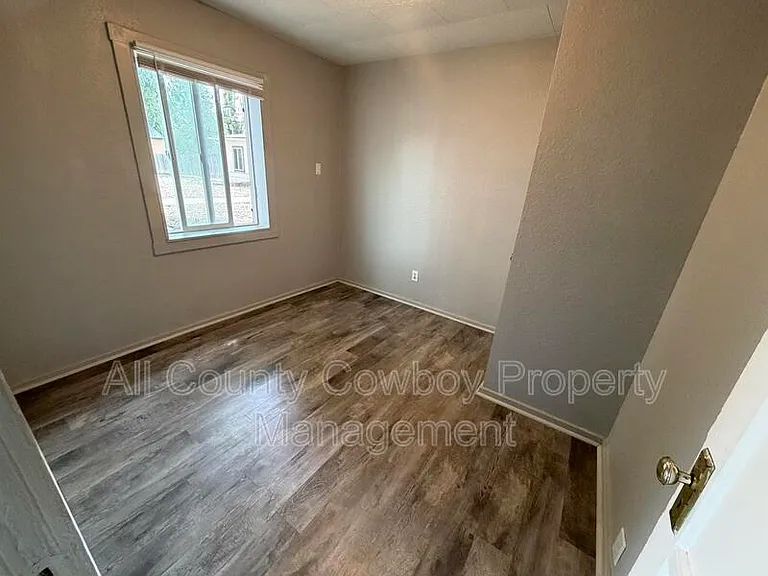 866 N 5th St #4 — Photo 8