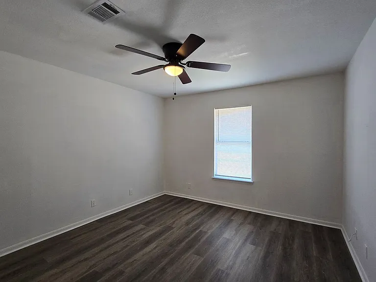 1007 Circle M Dr #D — Photo 9