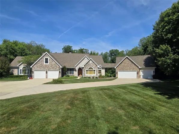 114 Hunters Creek Dr, Erie, PA 16509