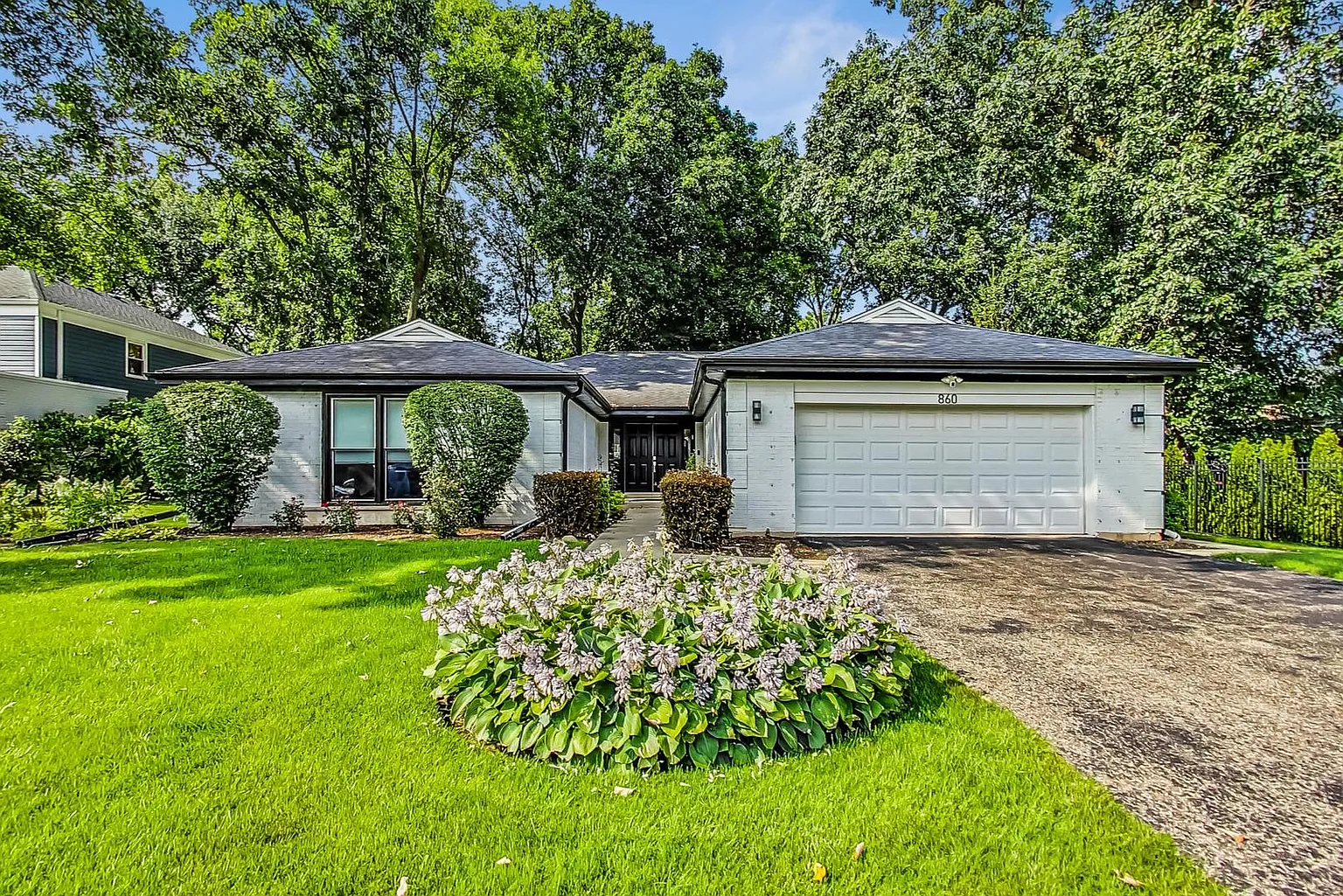 860 Mountain Dr photo 1