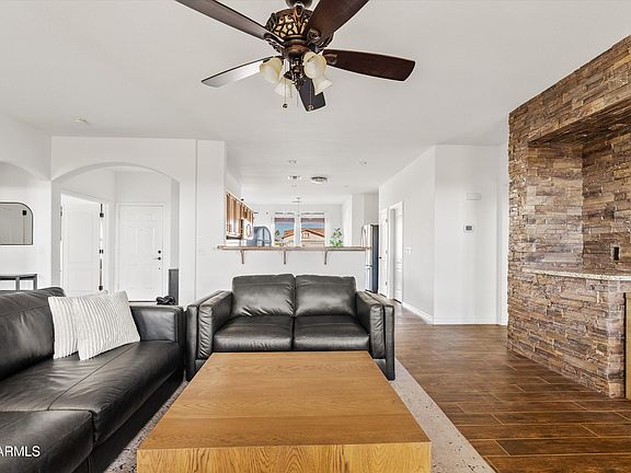 5th image of 3201 E GLENEAGLE Drive
